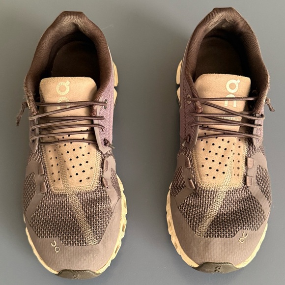 Swiss Engineering Tennis Shoes - Picture 3 of 8